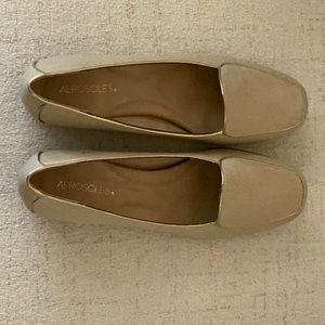 Womens size 10M Aerosoles flats shoe; fabric upper with gold trim